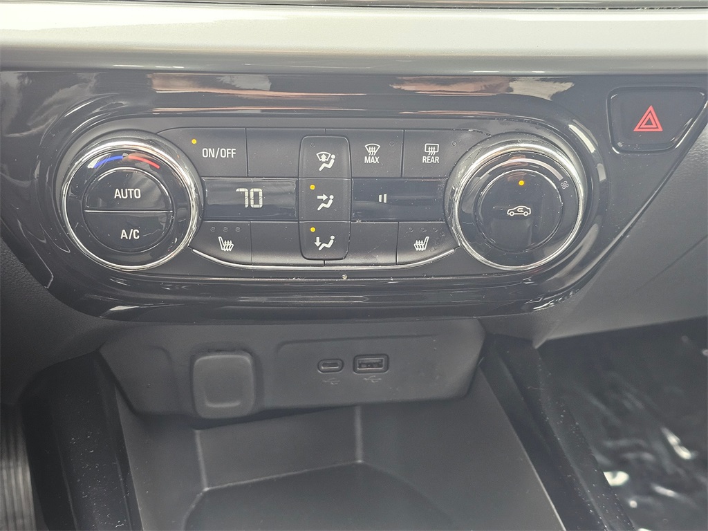 2024 Chevrolet Trax LT photo 28