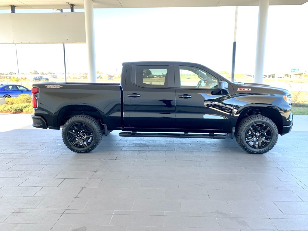 2025 Chevrolet Silverado 1500 LT Trail Boss photo 3