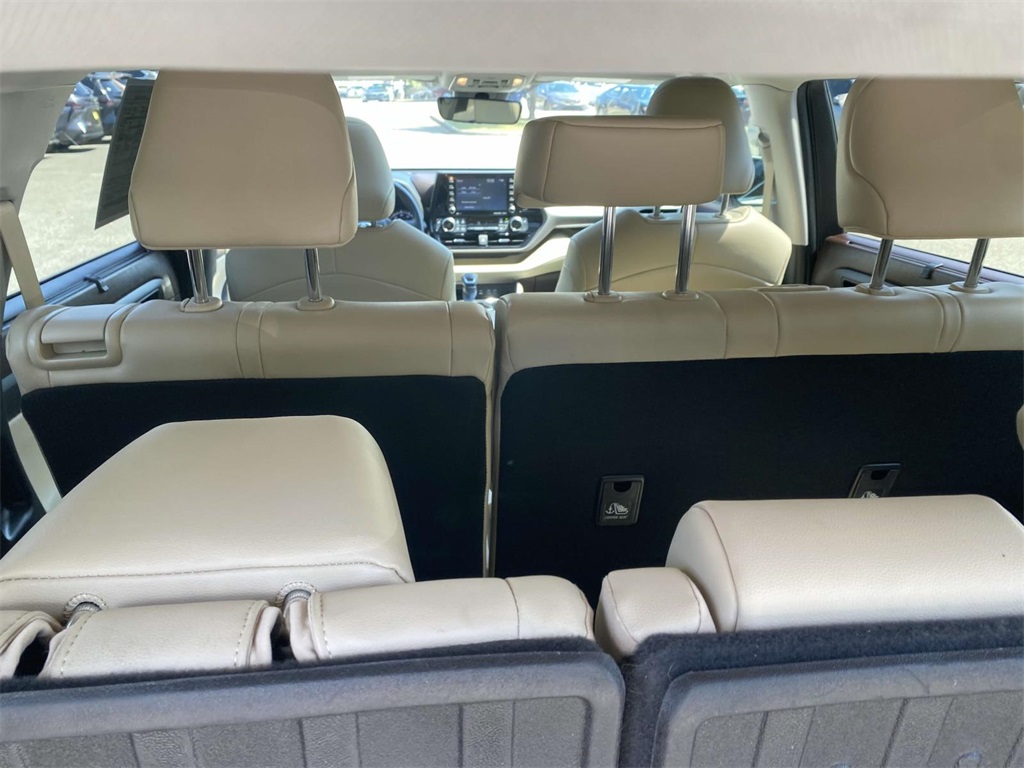 2022 Toyota Highlander XLE photo 7