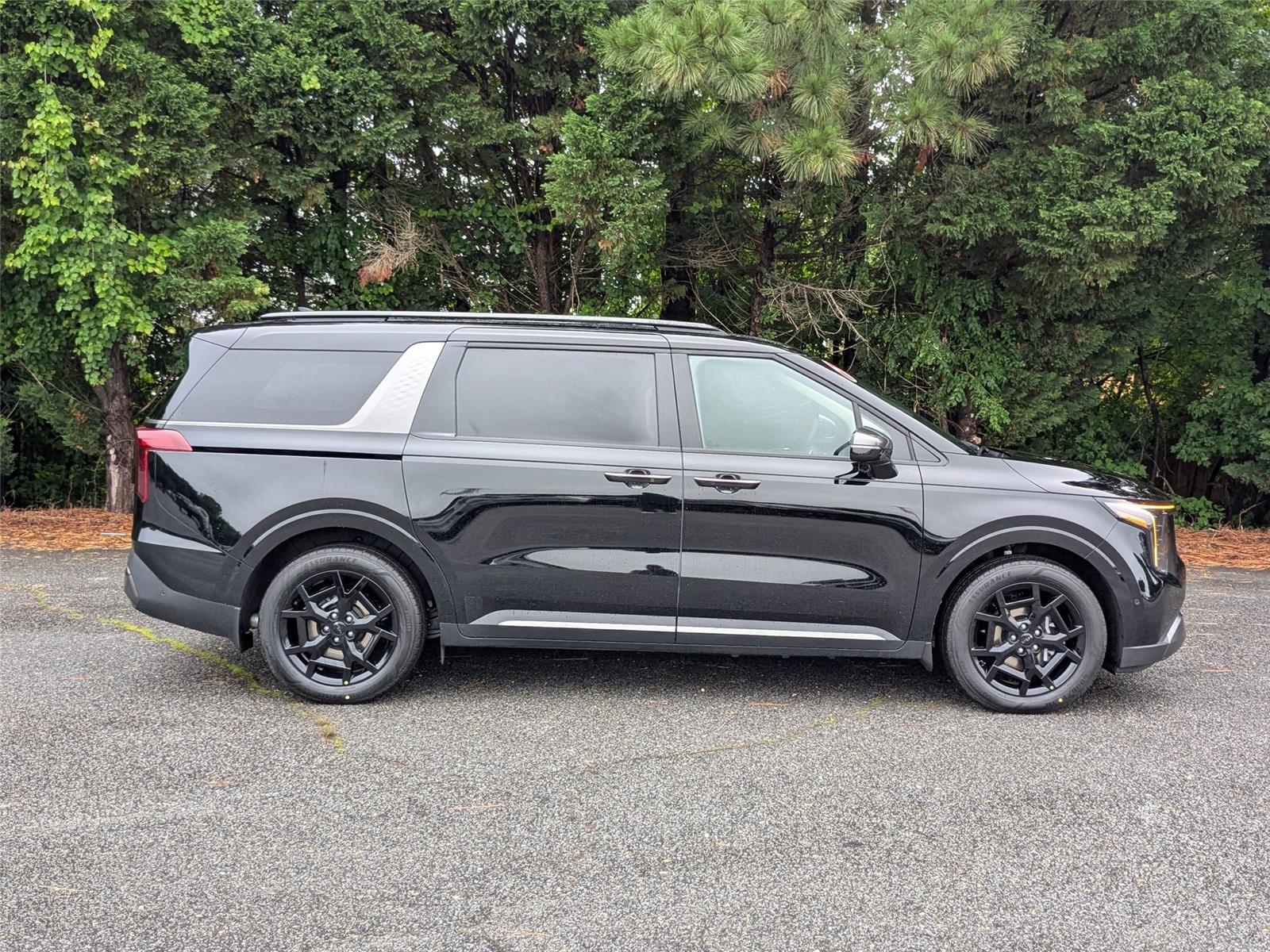 2025 Kia Carnival SX photo 4