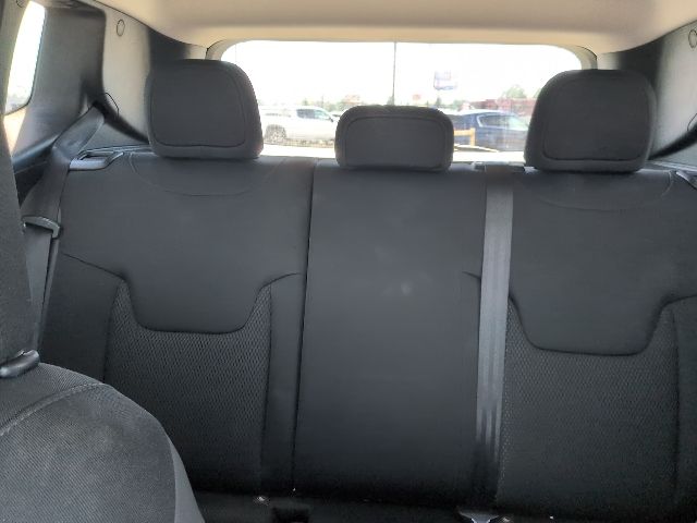 2018 Jeep Renegade Latitude North Edition photo 12