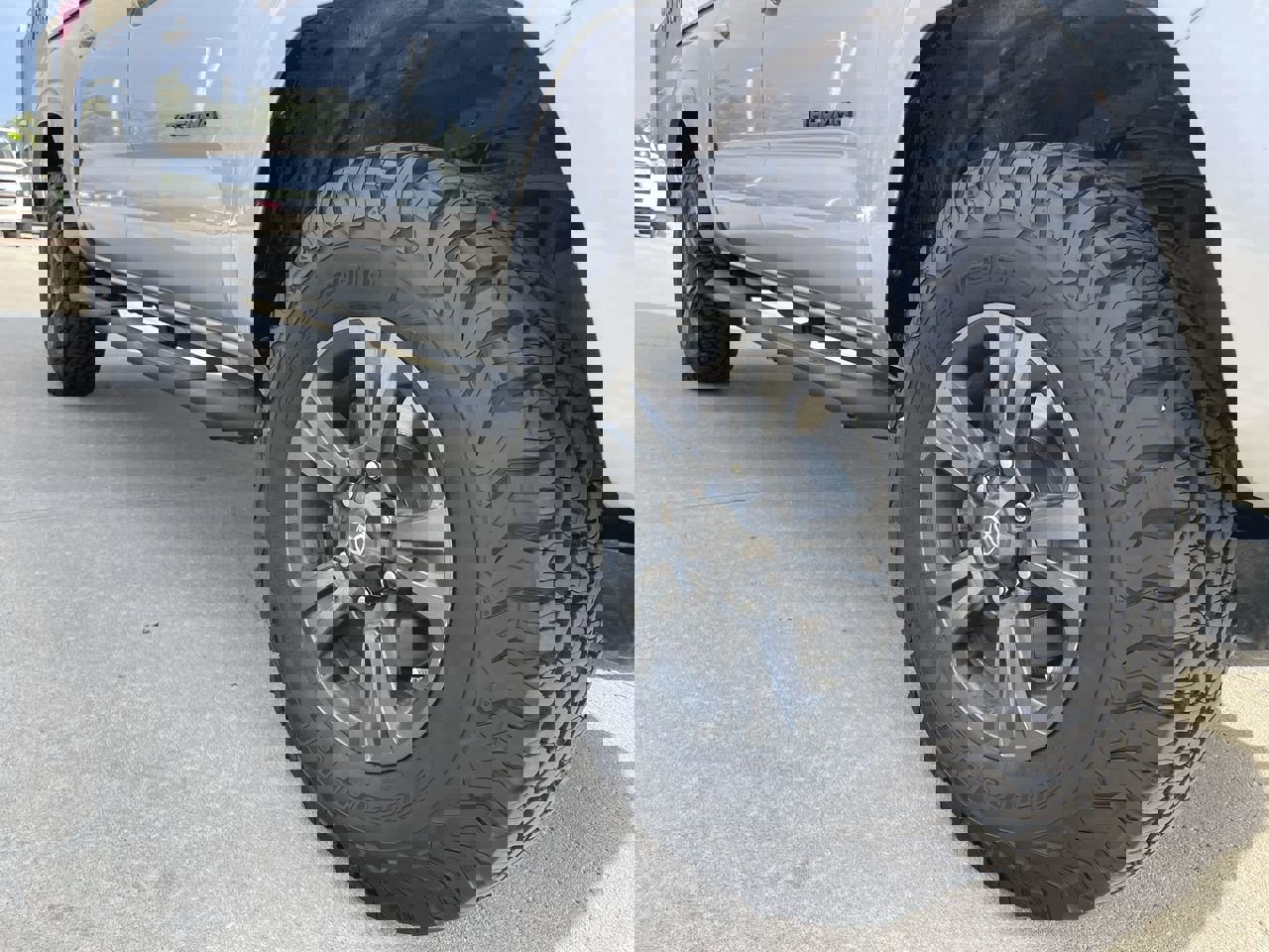 Used 2016 Toyota Tacoma SR5 with VIN 5TFAZ5CN9GX018822 for sale in Kansas City