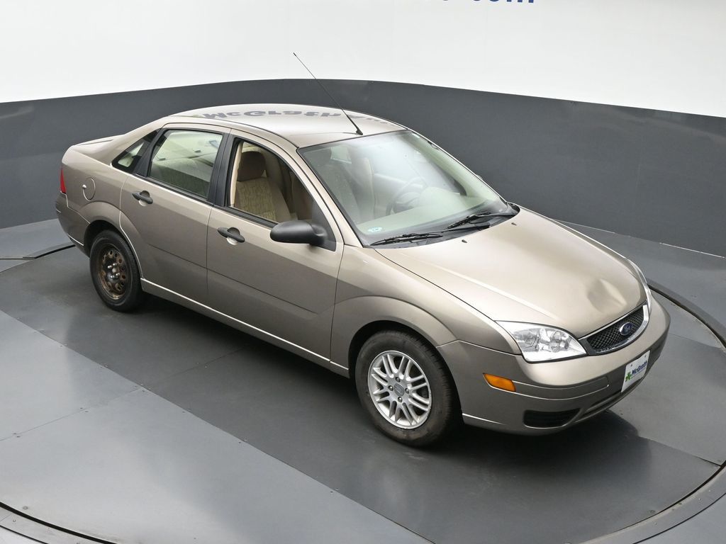 Pre-Owned 2005 Ford Focus ZX4 4D Sedan in Iowa City #M33200A