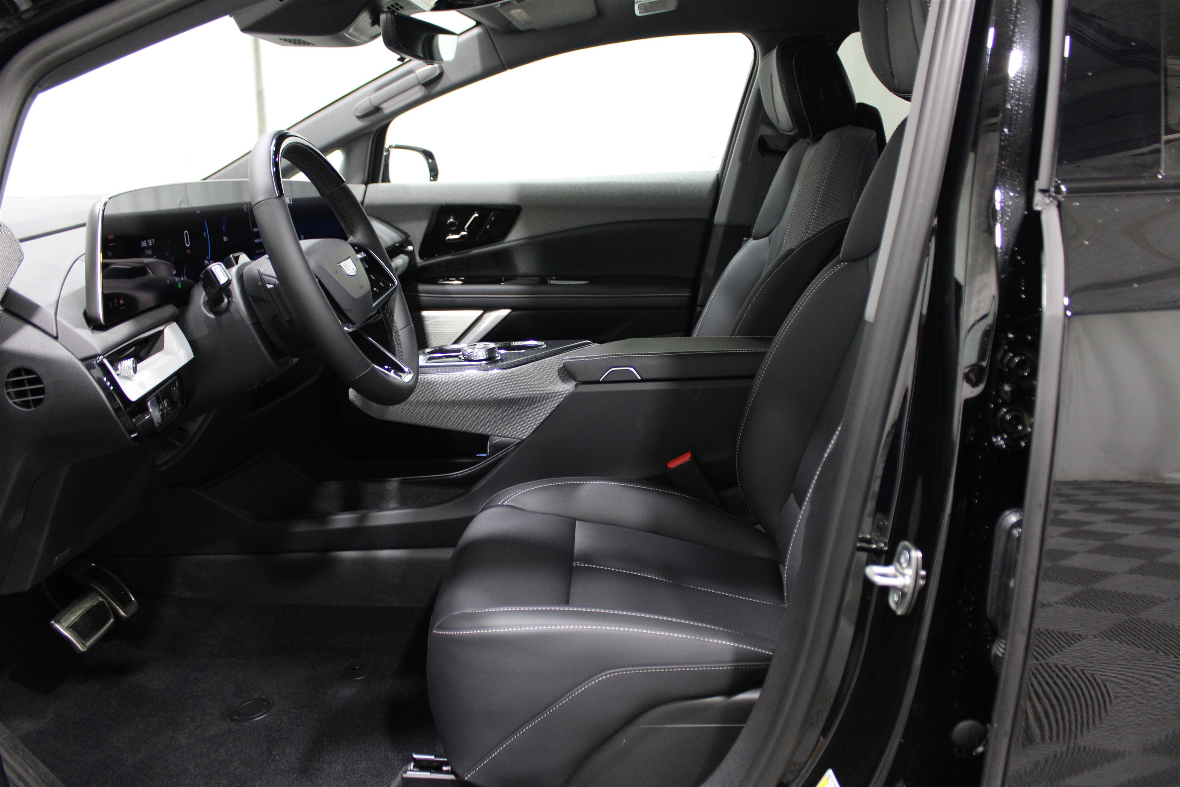 2026 Cadillac Optiq Luxury photo 3