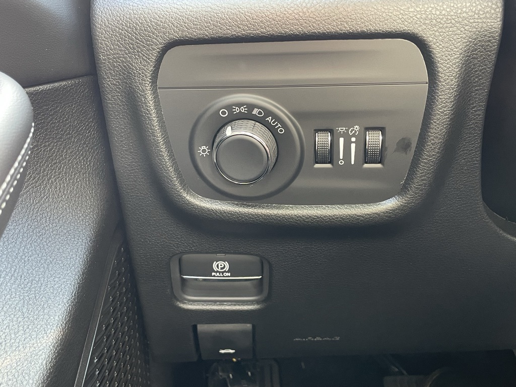2025 Jeep Grand Cherokee Laredo X photo 29