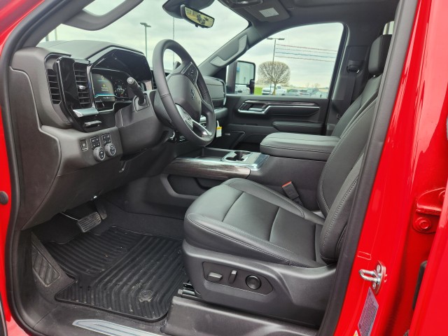 2024 Chevrolet Silverado 2500HD LTZ photo 3