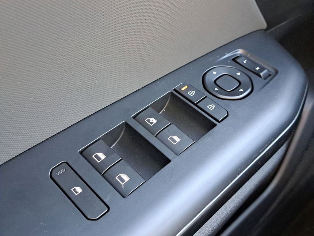 2025 Kia K4 LXS photo 23