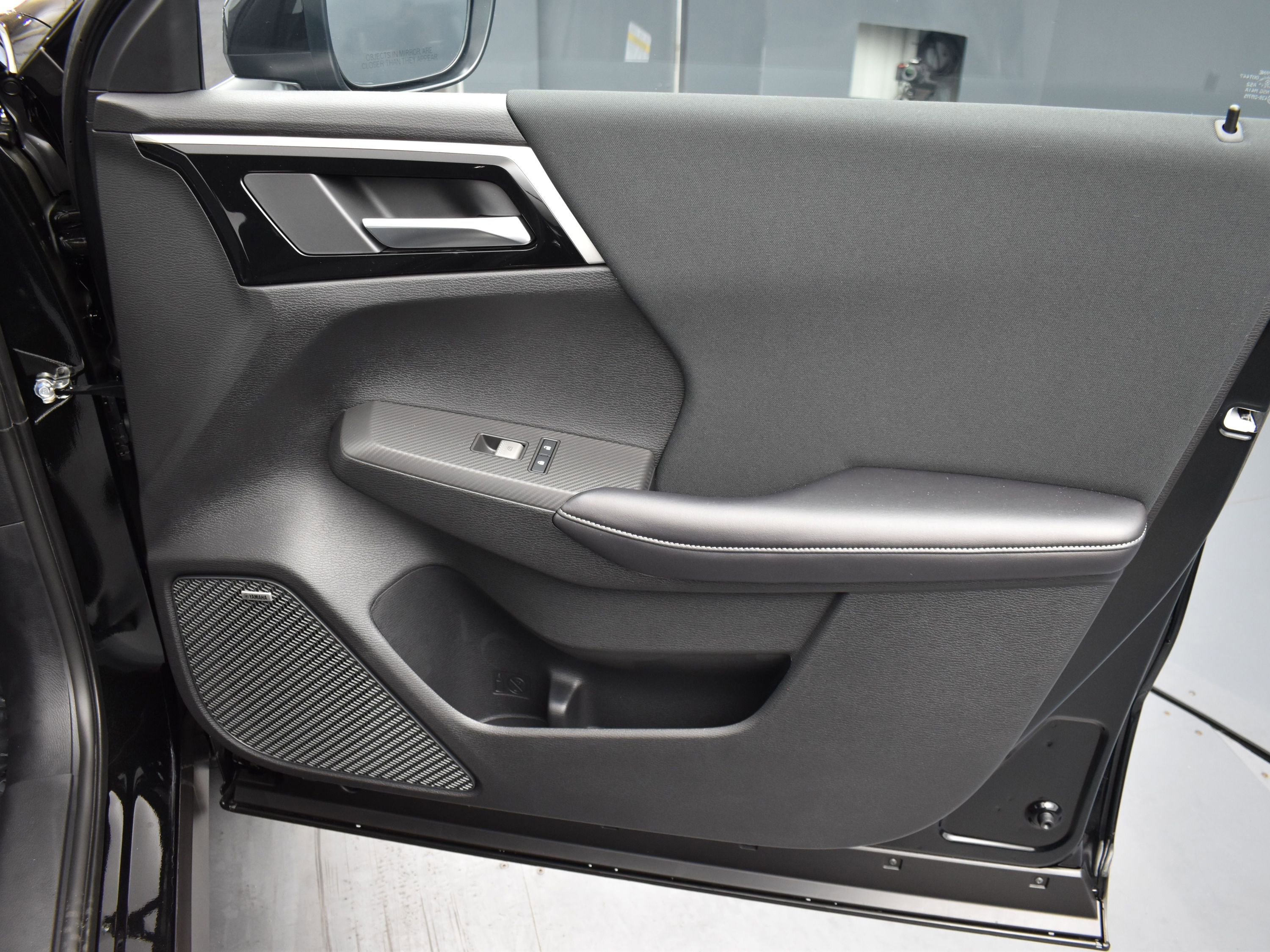 2025 Mitsubishi Outlander ES photo 4