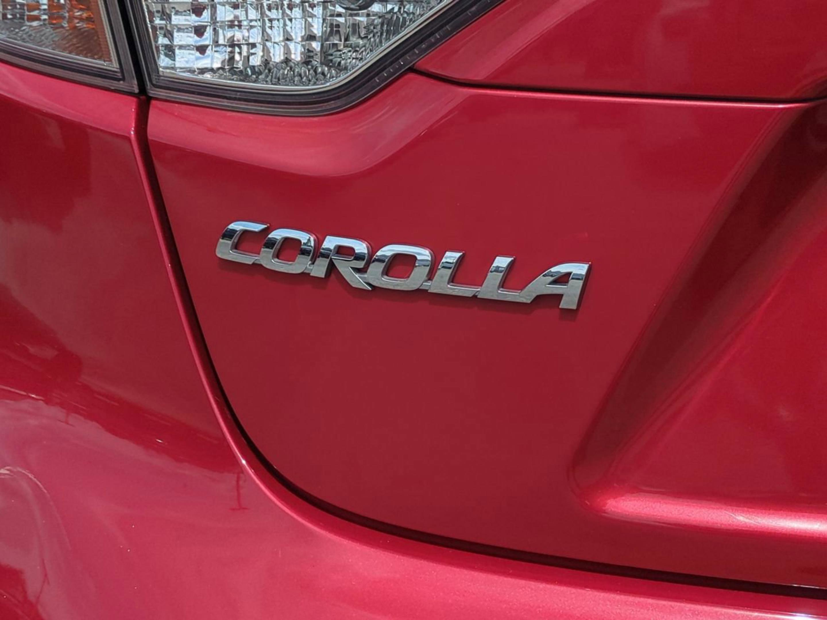 2021 Toyota Corolla LE photo 10