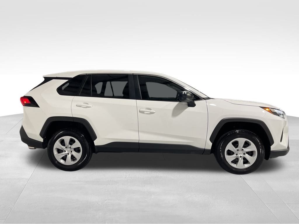 2025 Toyota RAV4 LE photo 3