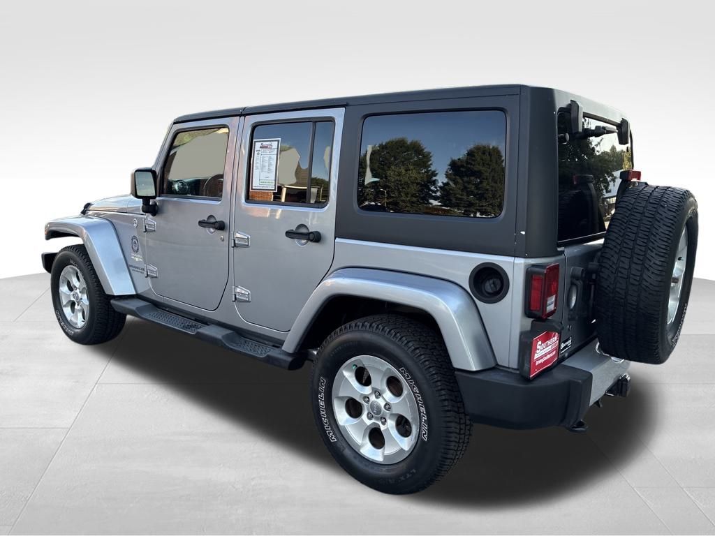 2013 Jeep Wrangler Unlimited Sahara photo 3