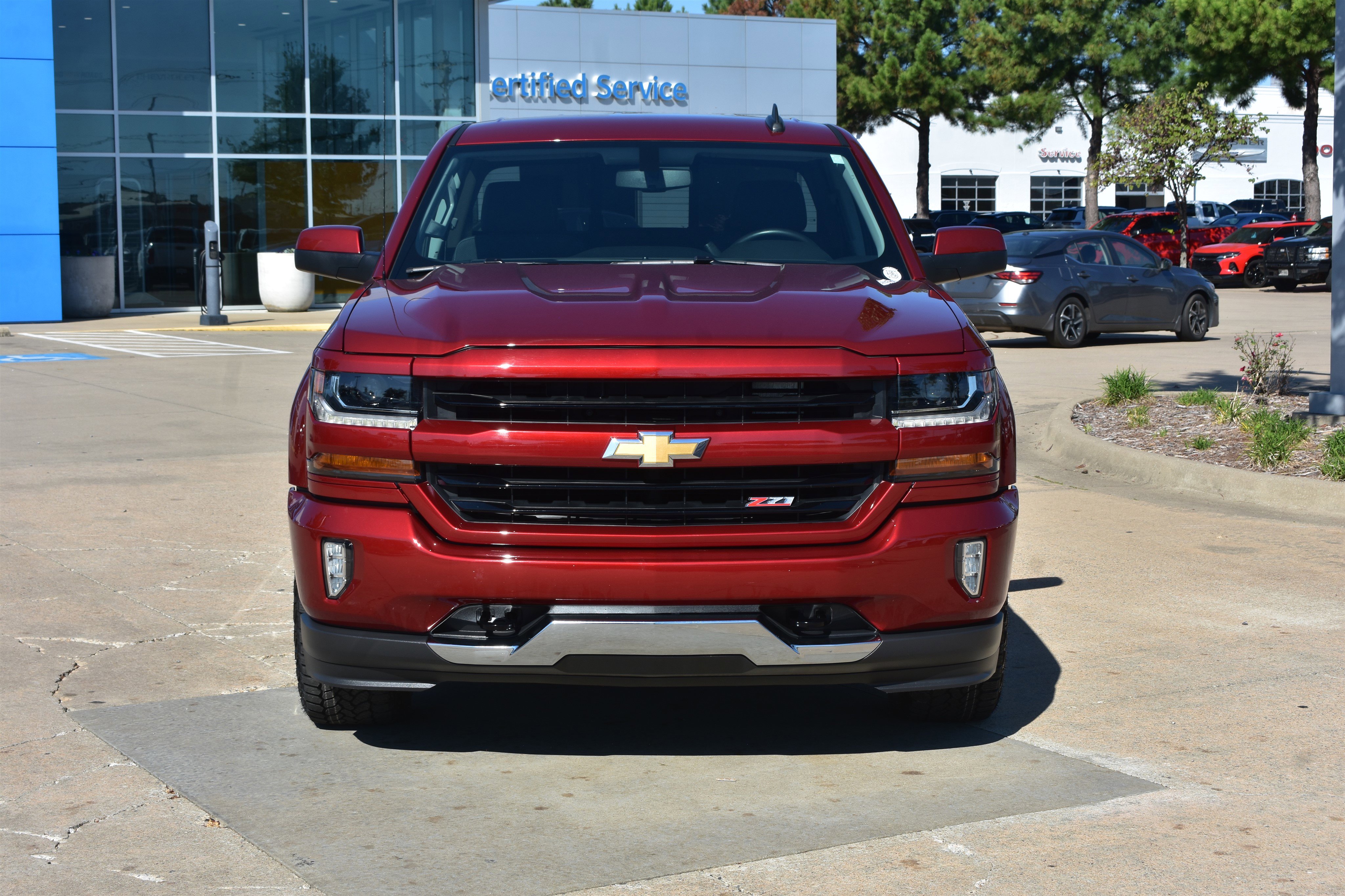 Used 2018 Chevrolet Silverado 1500 LT with VIN 3GCUKREC2JG625645 for sale in Little Rock