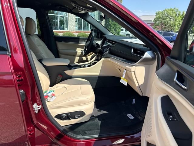 2025 Jeep Grand Cherokee Limited photo 19