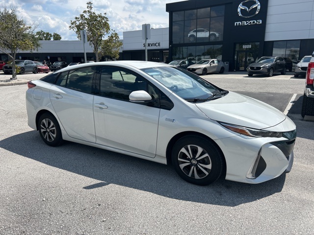 2017 Toyota Prius Prime Plus photo 3