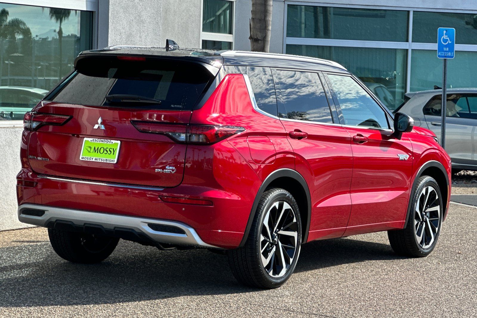 2025 Mitsubishi Outlander SEL Platinum GT photo 4