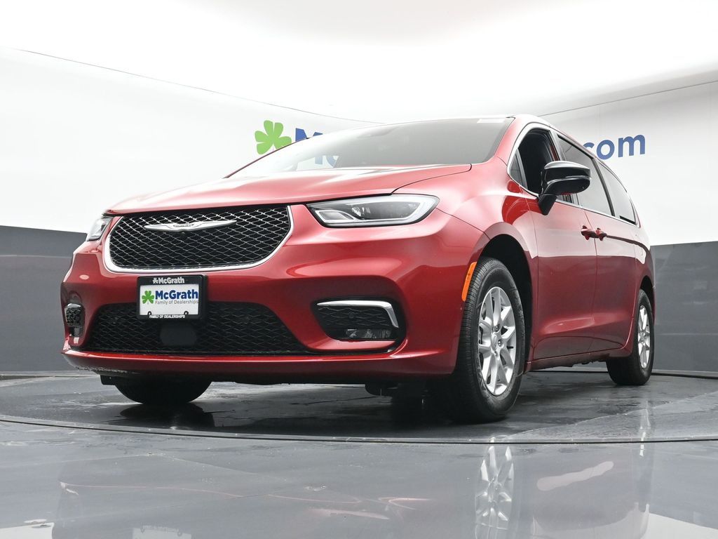 2026 Chrysler Pacifica photo 4