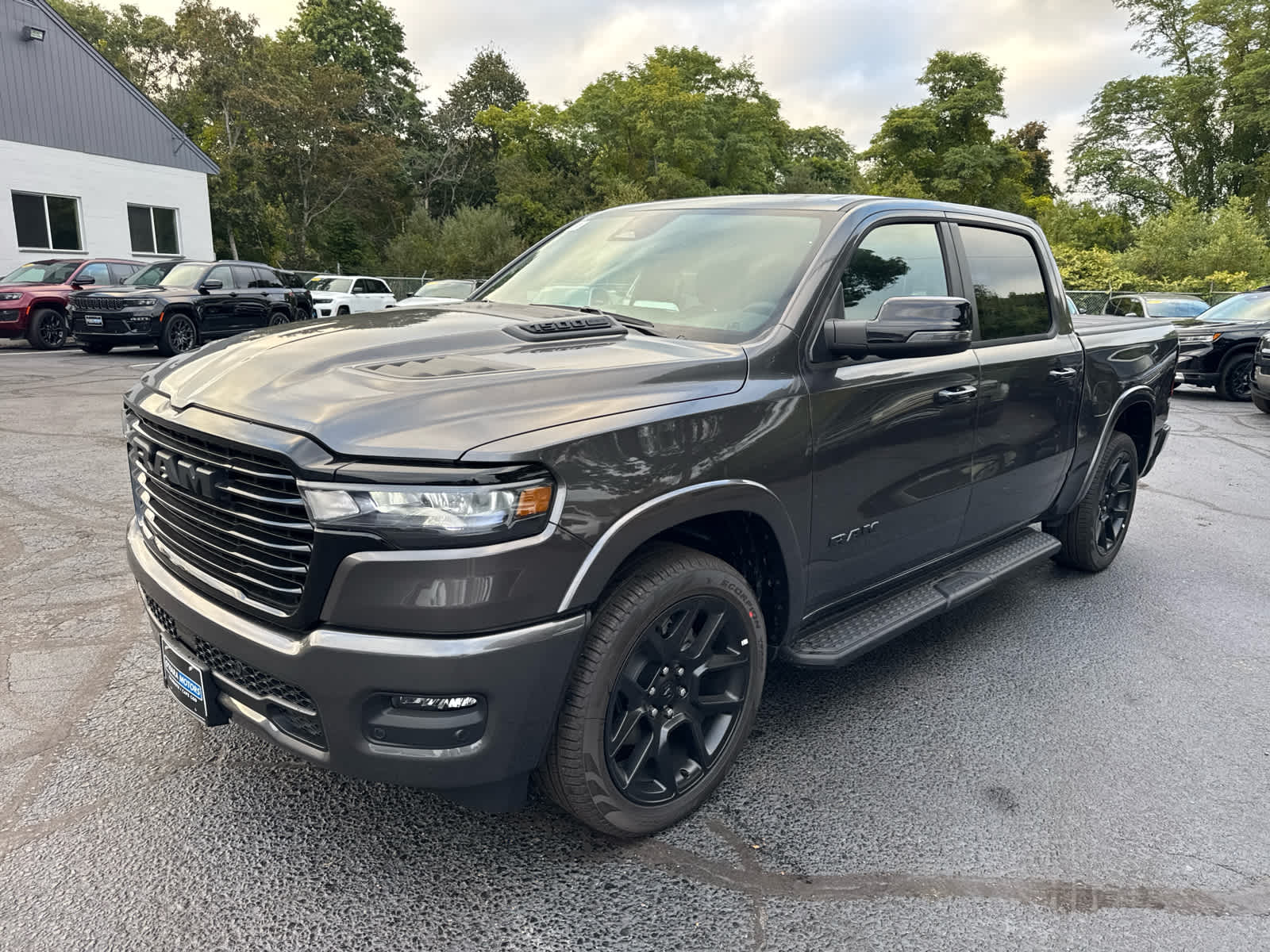 2025 Ram 1500 Laramie photo 4