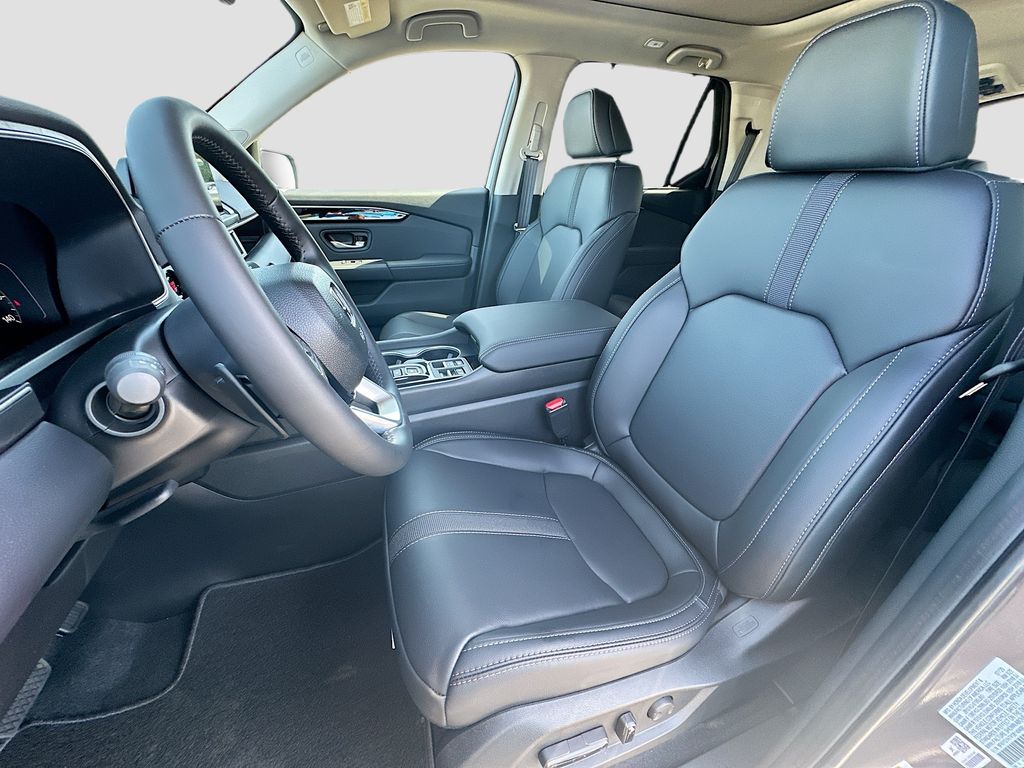 2025 Honda Pilot Touring photo 14