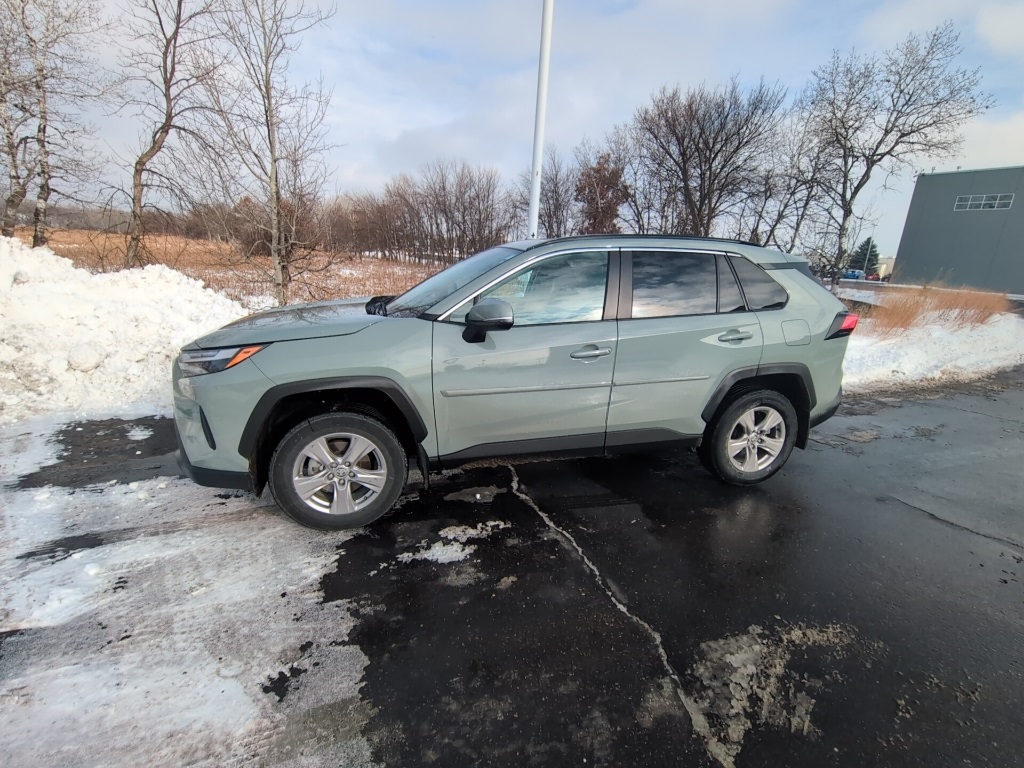 2022 Toyota RAV4 XLE's photo