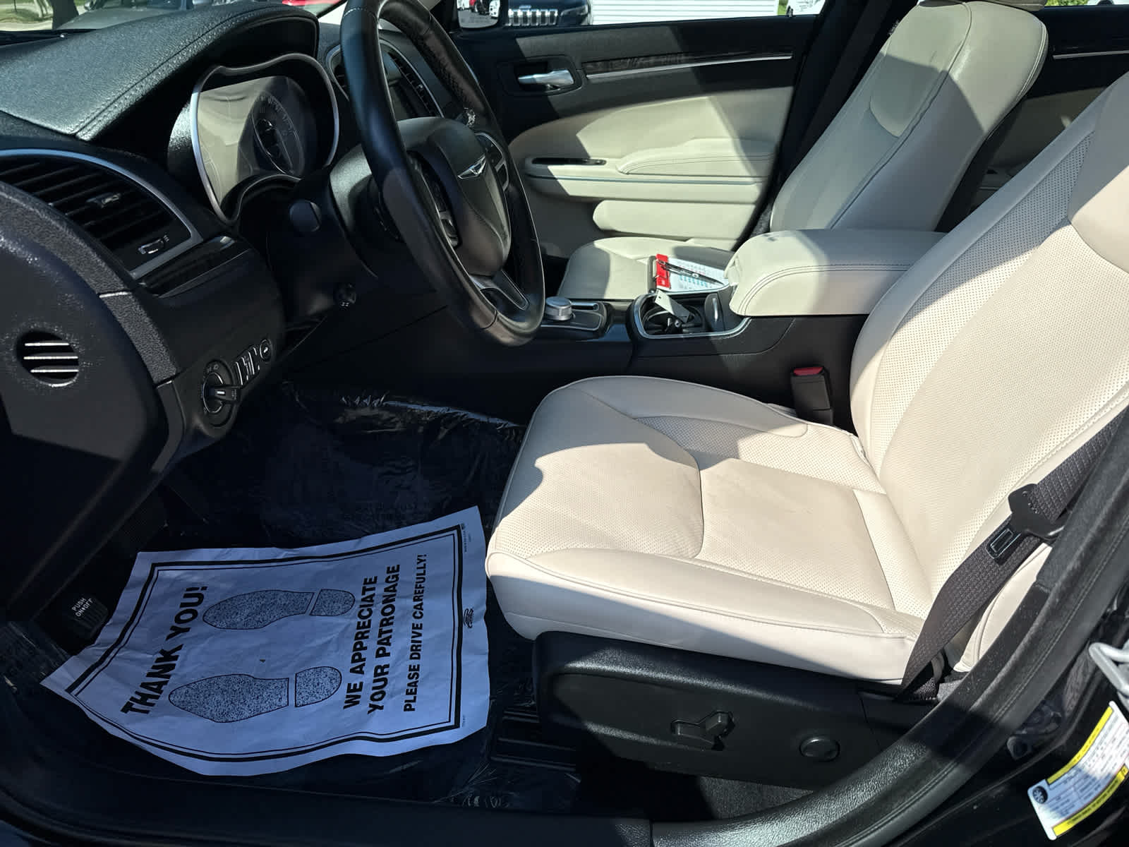 2022 Chrysler 300 Touring L photo 11