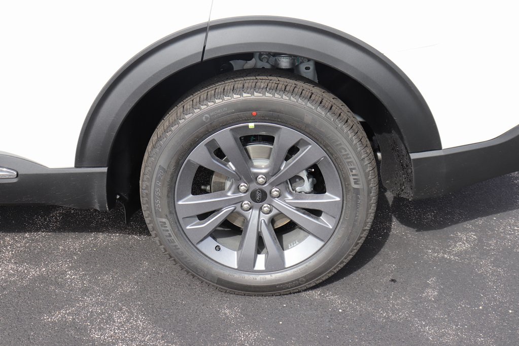 2025 Ford Explorer photo 4