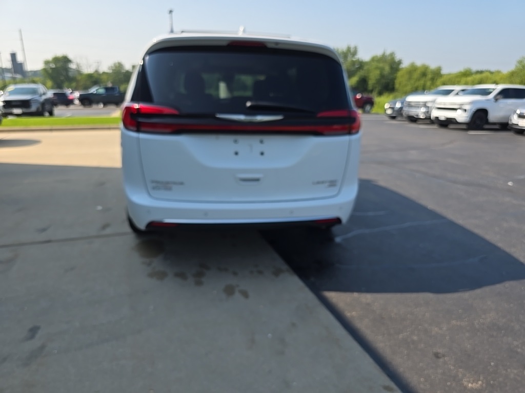 2022 Chrysler Pacifica Limited photo 5