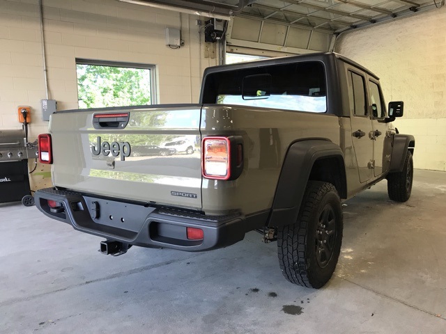 2020 Jeep Gladiator Sport photo 2