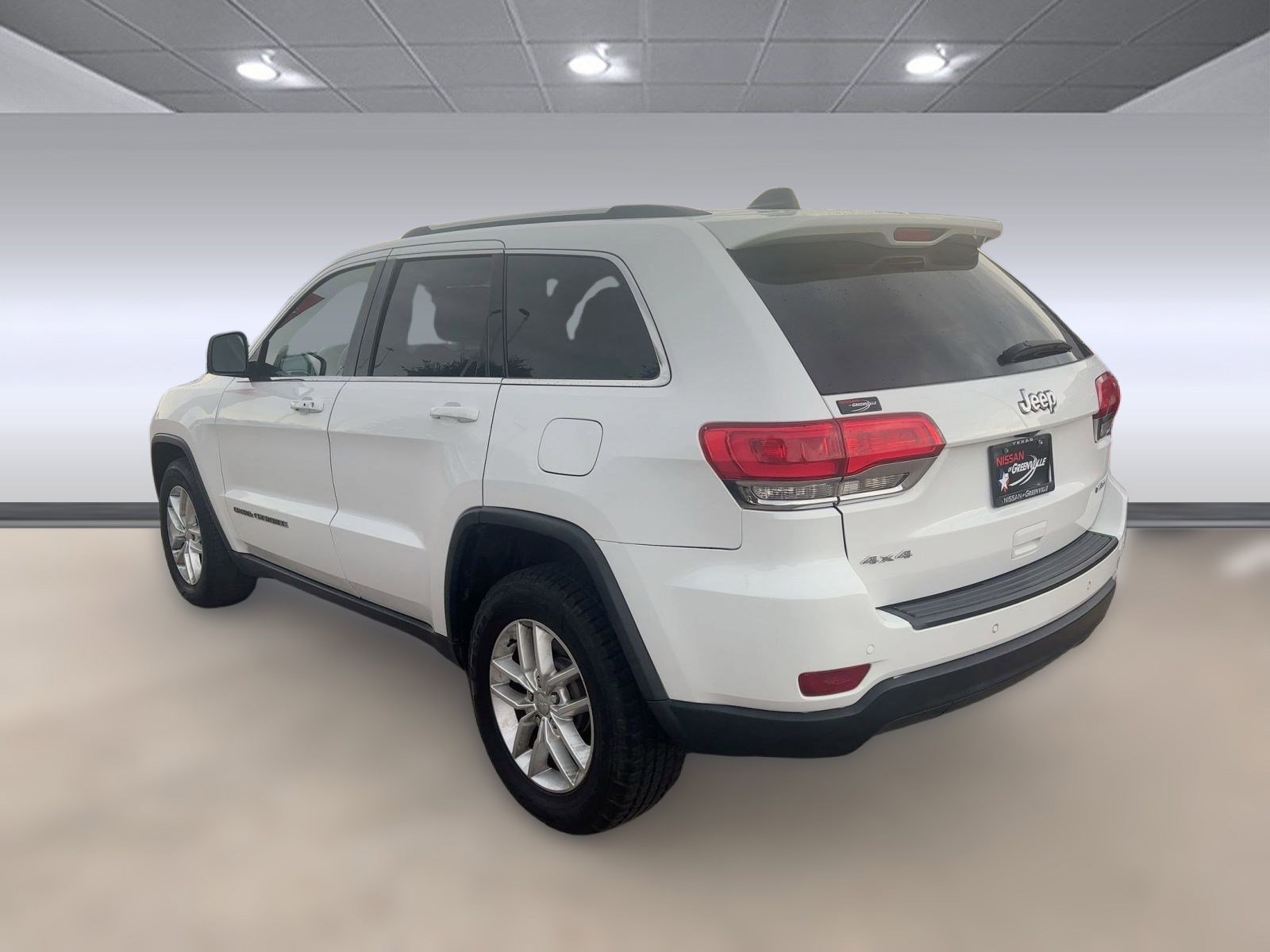 2017 Jeep Grand Cherokee Laredo photo 2