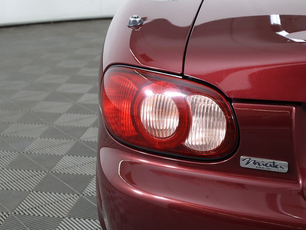 2003 Mazda MX-5 Miata Miata Base photo 10