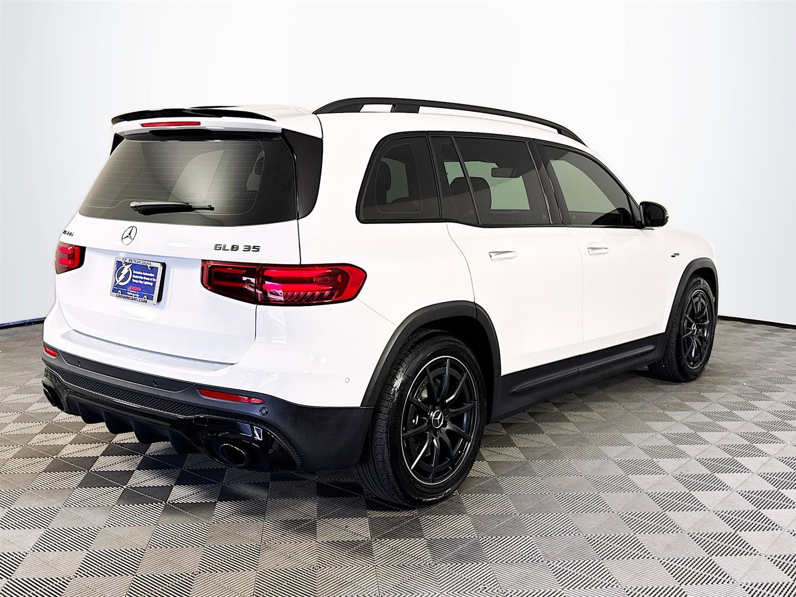 2025 Mercedes Benz GLB 35 AMG 4MATIC photo 3
