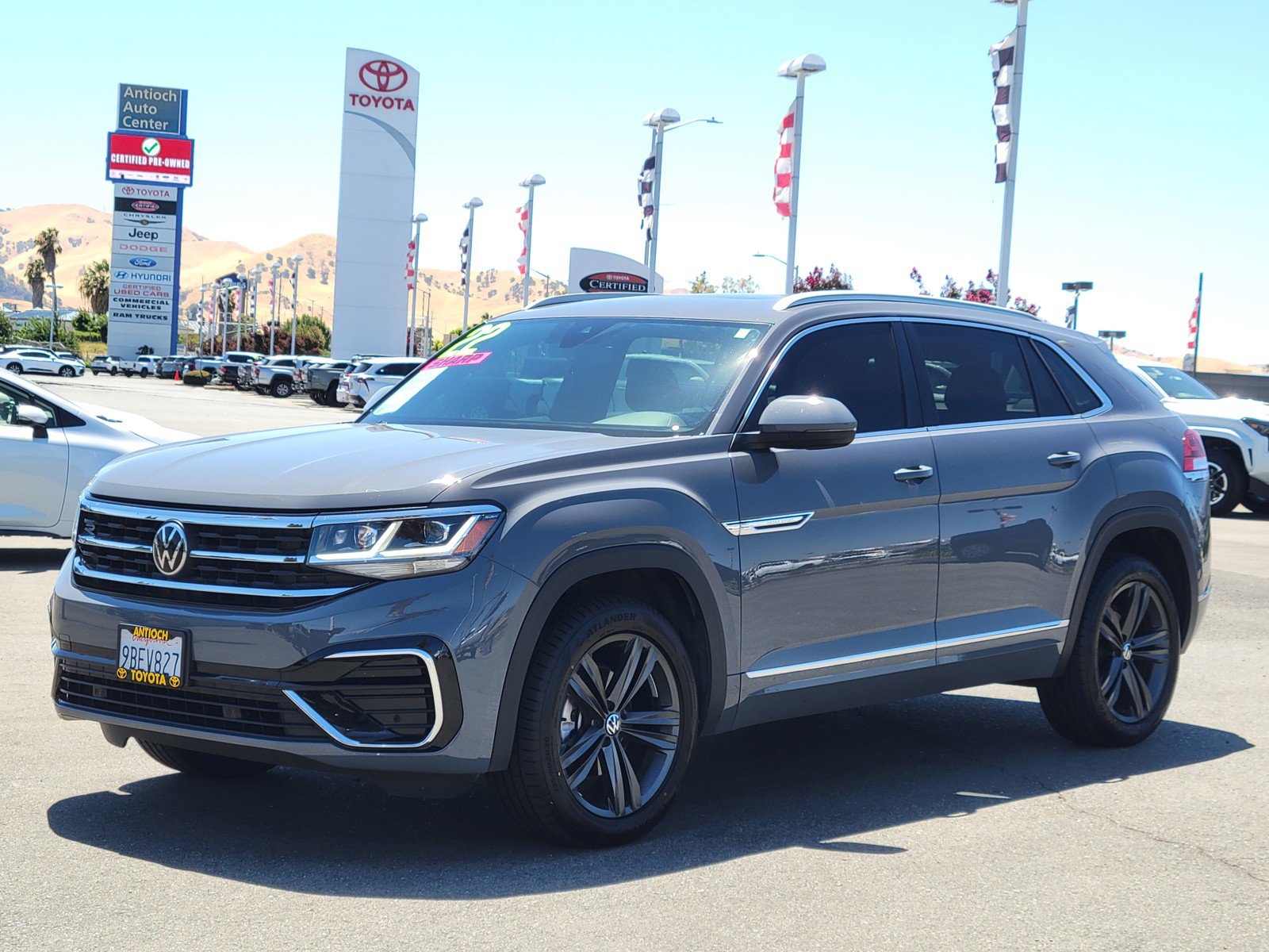 2022 Volkswagen Atlas Cross Sport SEL R-Line photo 7
