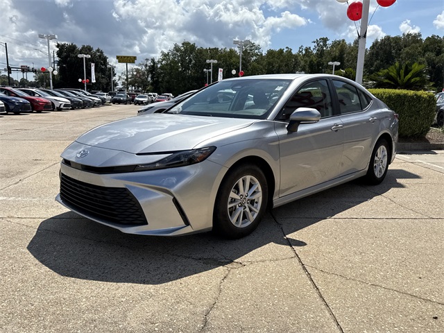 2025 Toyota Camry LE photo 7