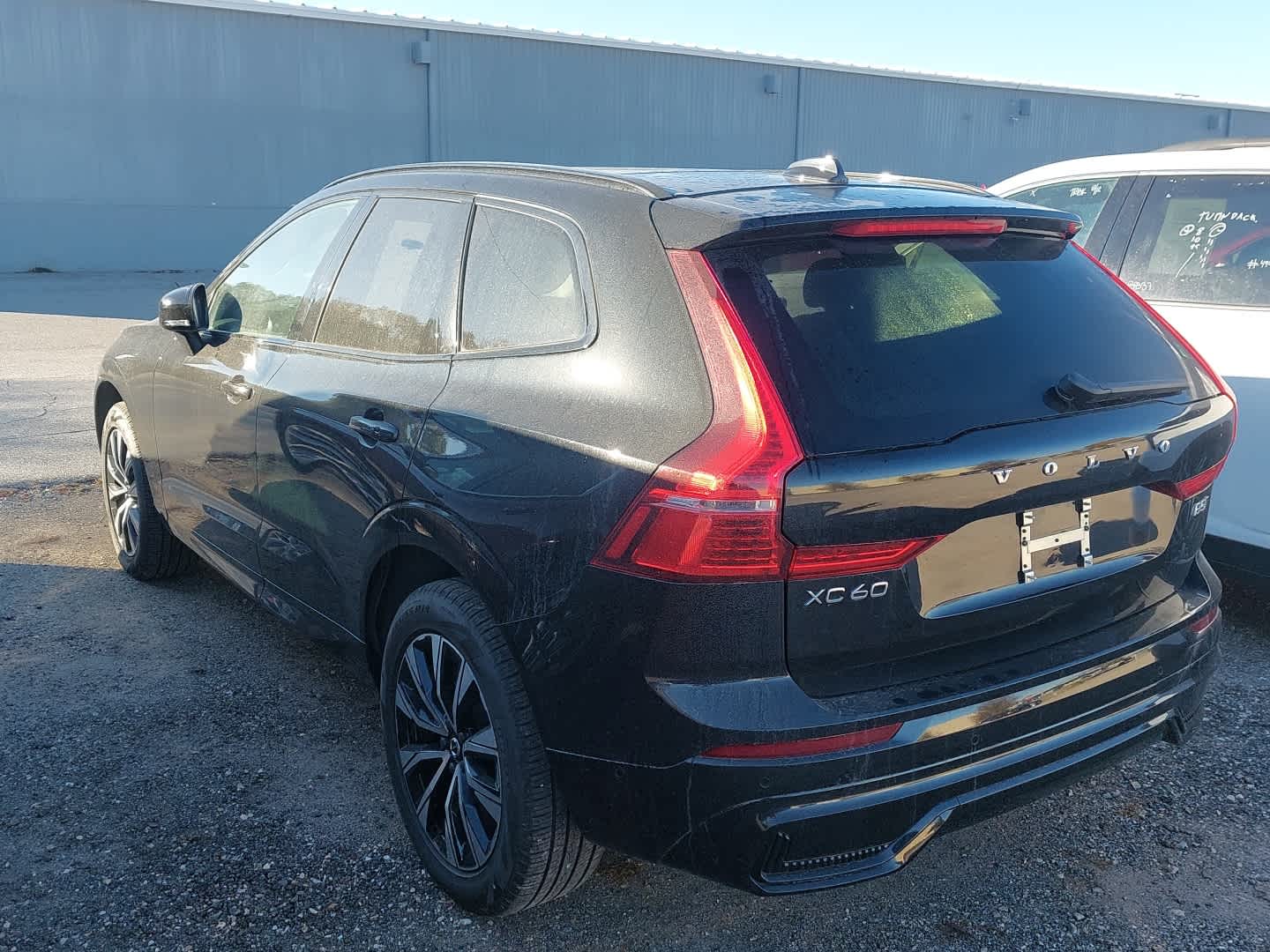 2025 Volvo XC60 Plus photo 2