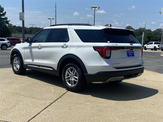 2025 Ford Explorer photo 3