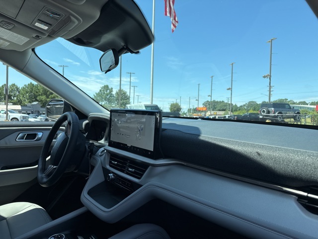 2025 Ford Explorer photo 14