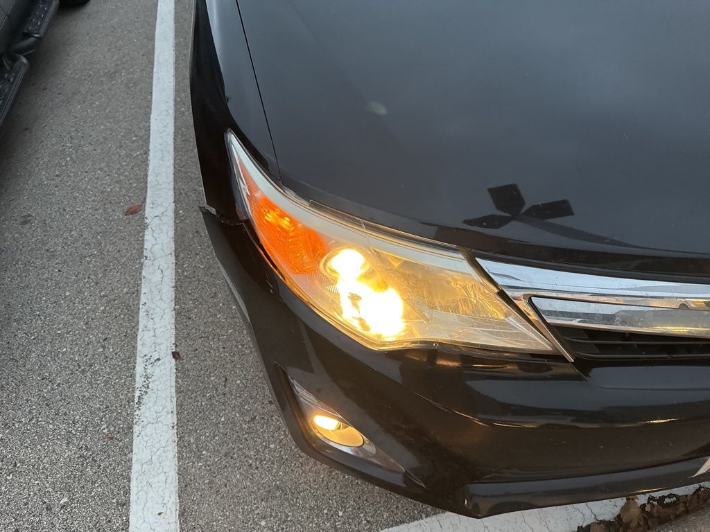 2012 Toyota Camry XLE photo 2