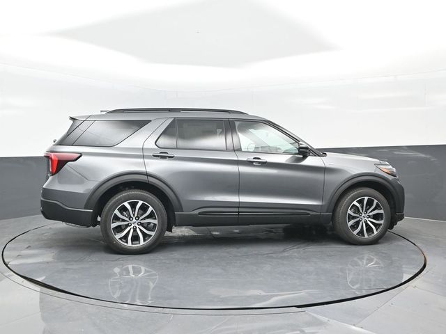 2025 Ford Explorer ST-Line photo 3