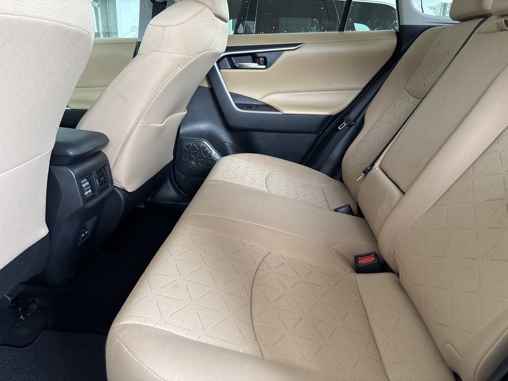 2022 Toyota RAV4 XLE photo 24