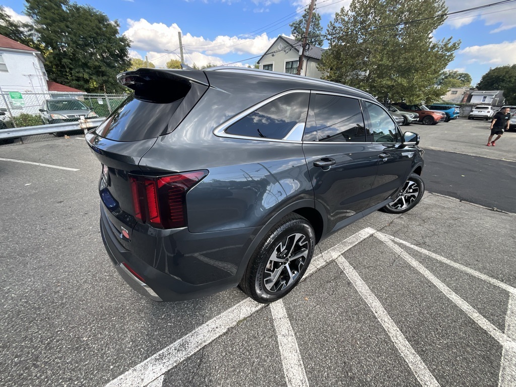 2025 Kia Sorento S photo 4