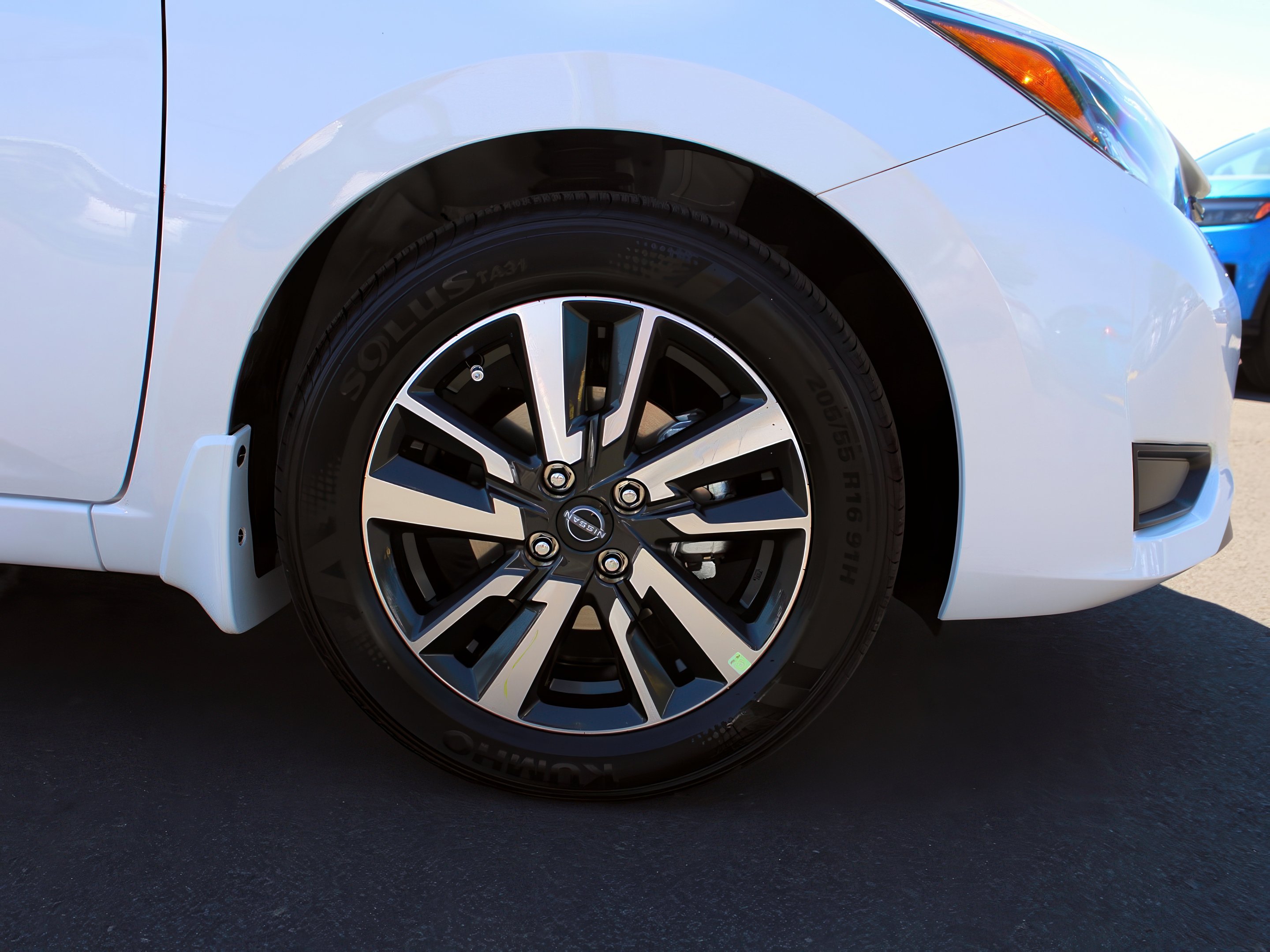 2025 Nissan Versa SV photo 25
