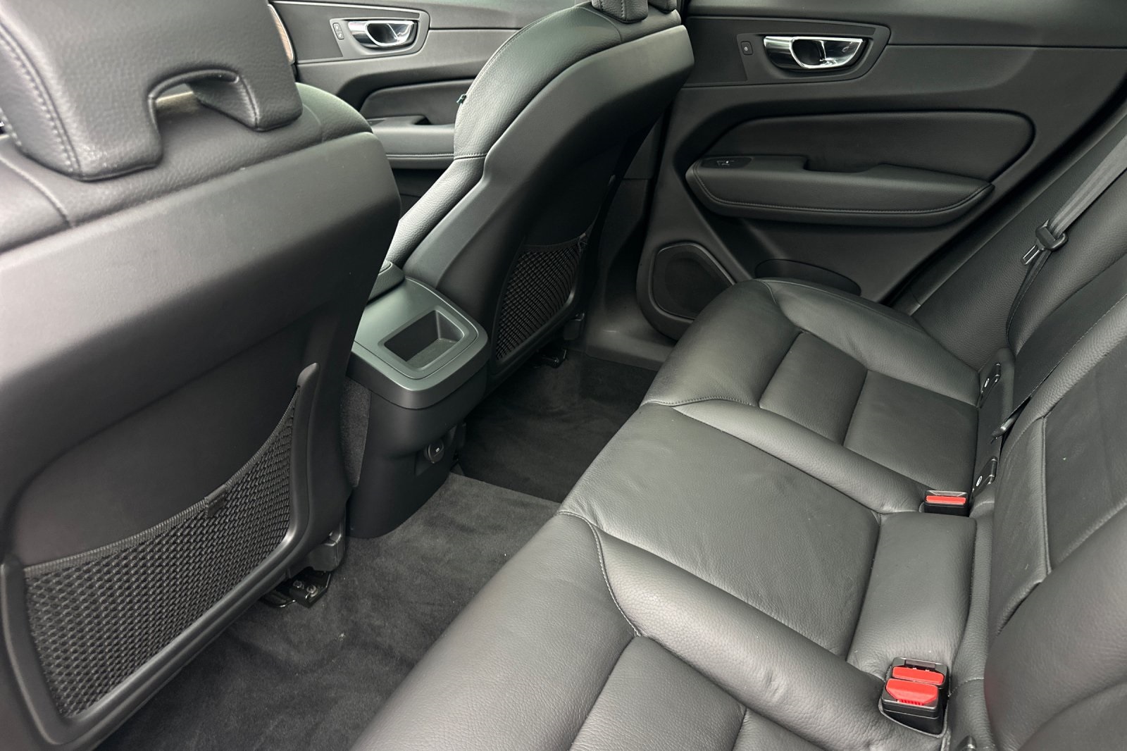 2021 Volvo XC60 T5 Momentum photo 13