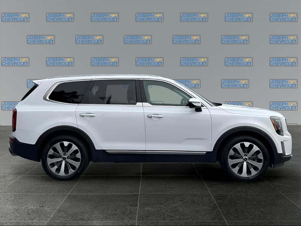 2022 Kia Telluride S photo 2