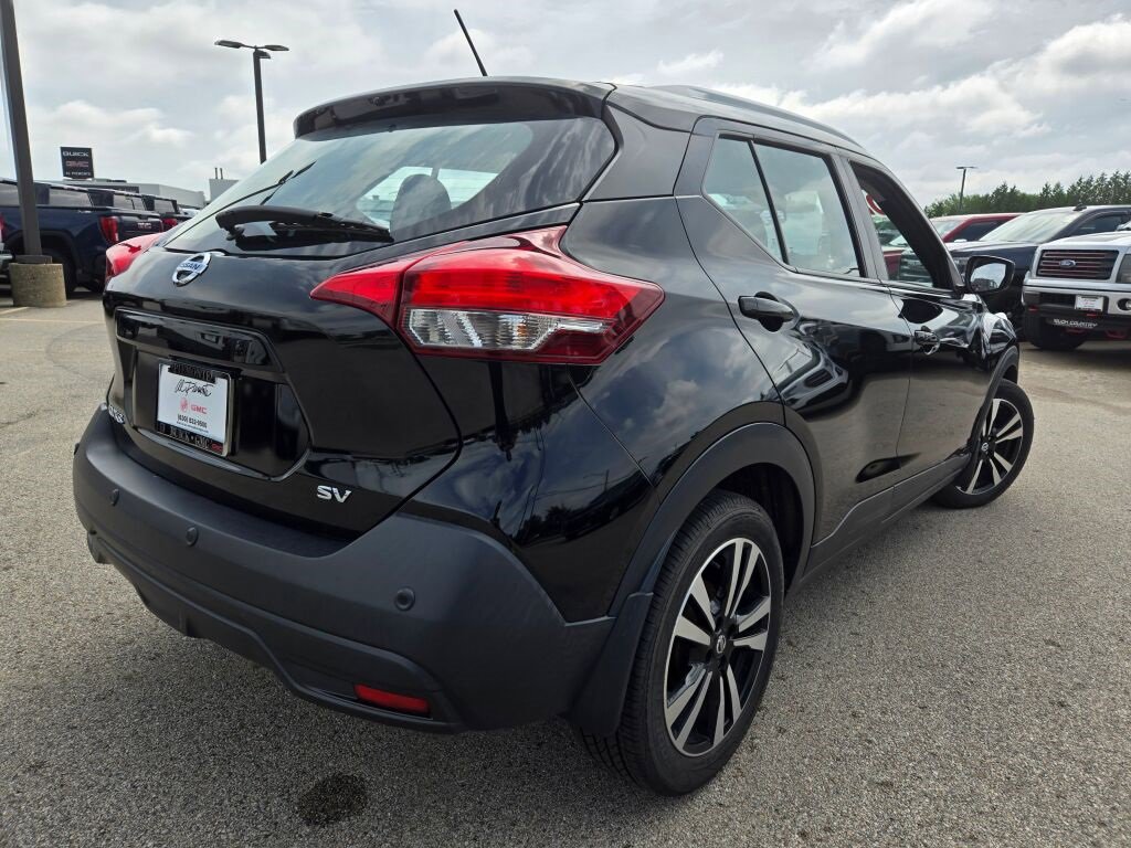 2020 Nissan Kicks SV photo 9