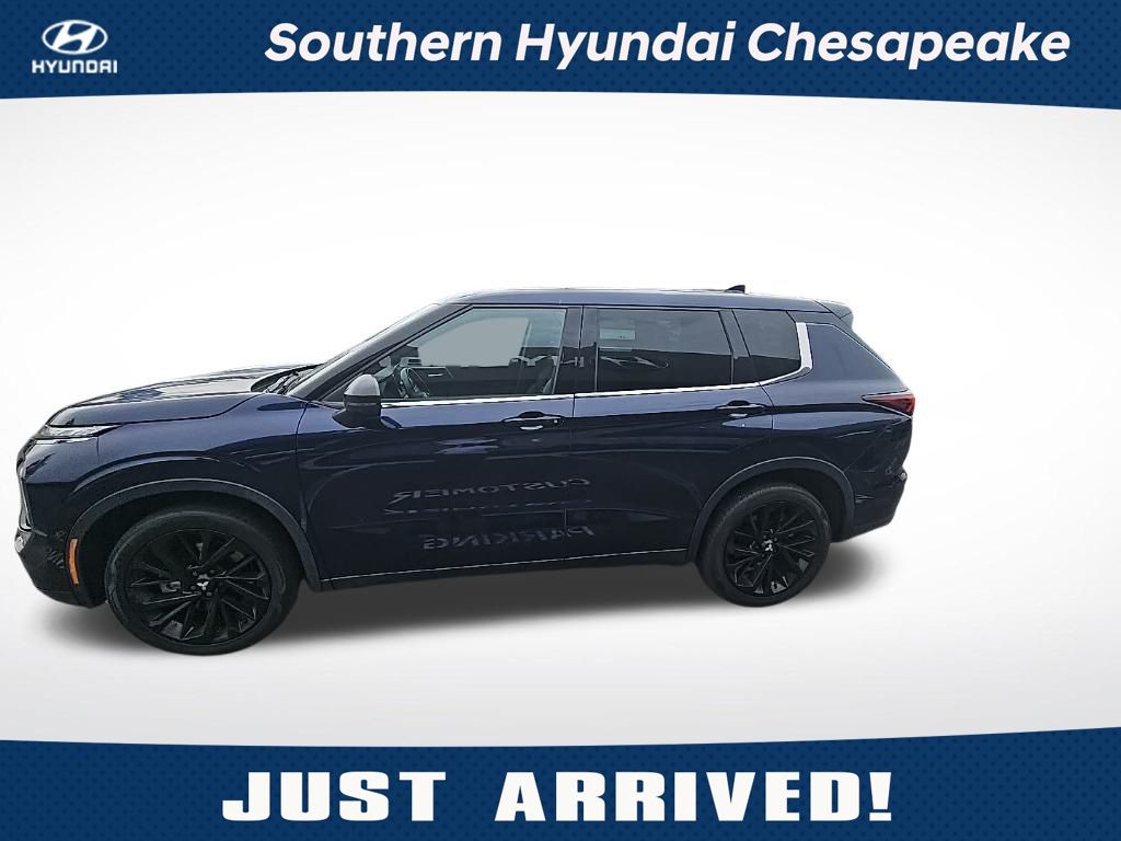 2022 Mitsubishi Outlander Black Edition's photo