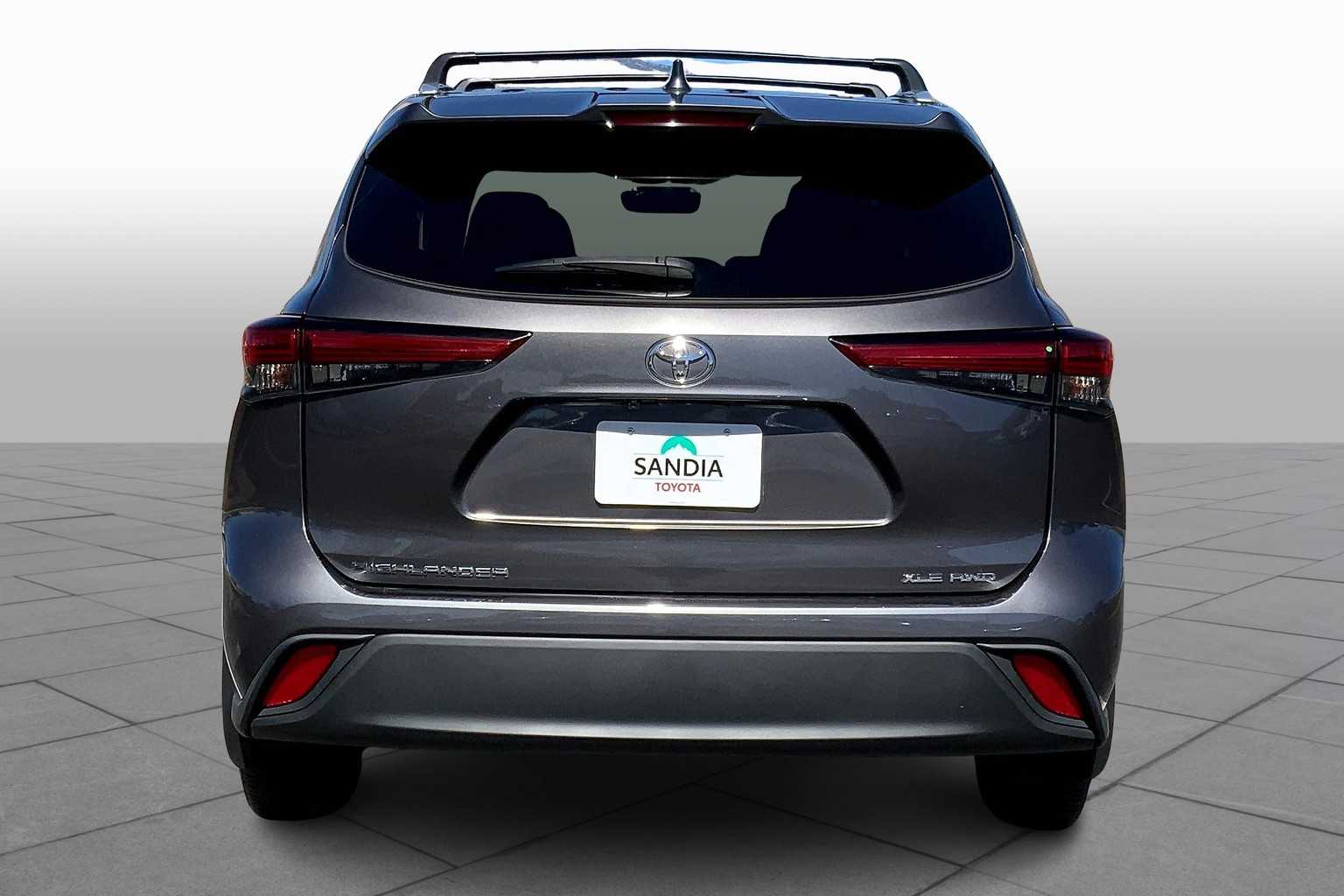 2023 Toyota Highlander XLE photo 4
