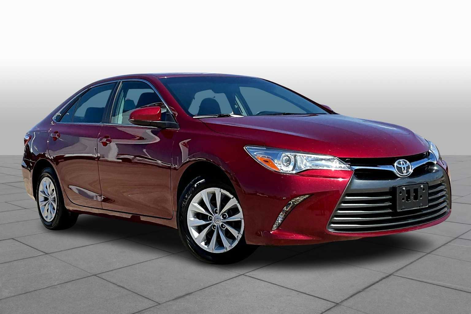 2017 Toyota Camry LE photo 2
