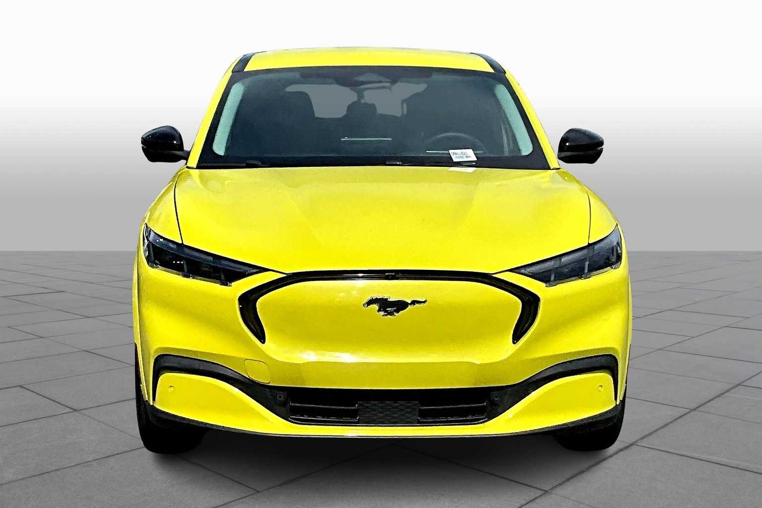 2025 Ford Mustang Mach-E Premium photo 3