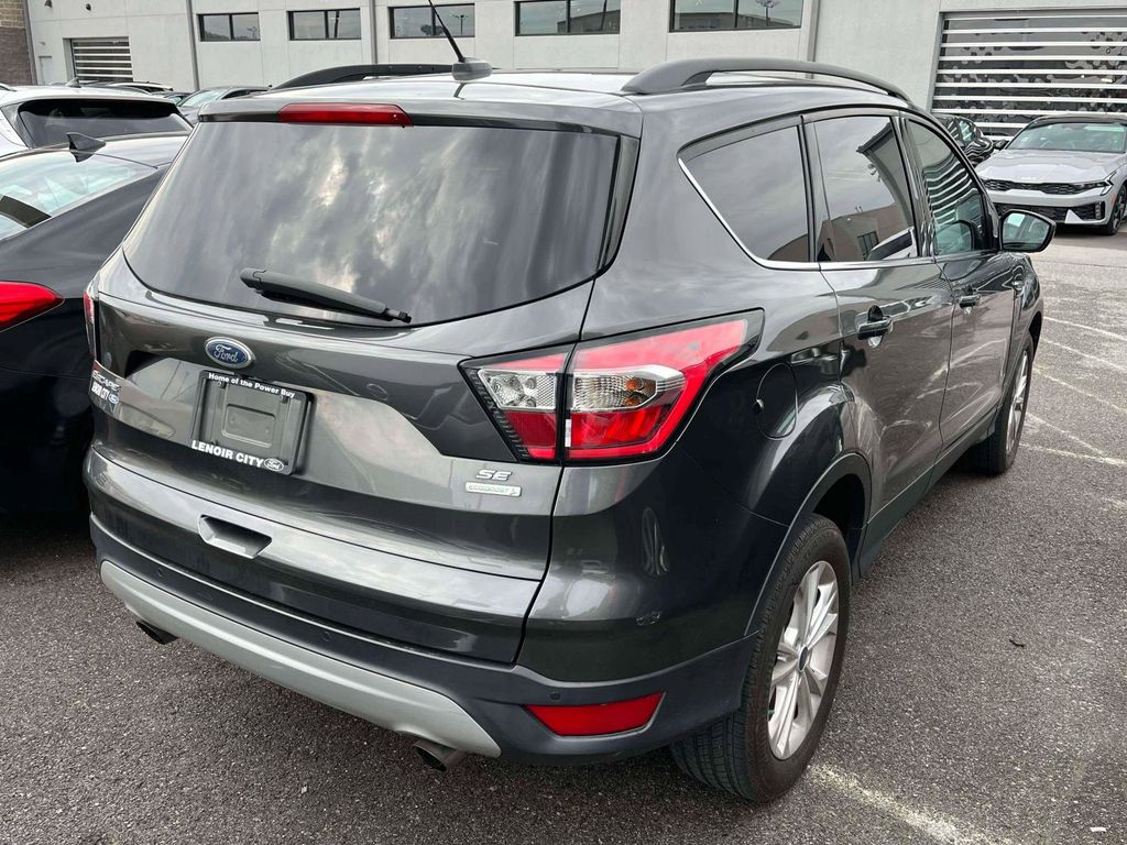 2017 Ford Escape SE photo 2
