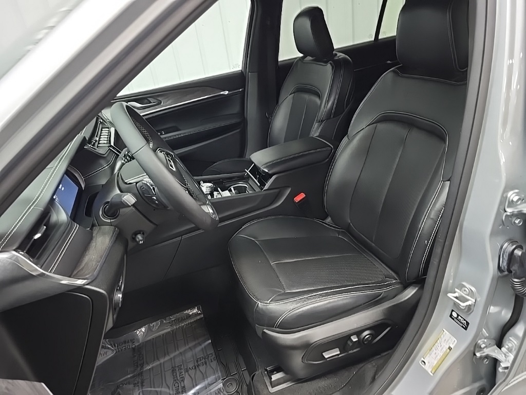 2023 Jeep Grand Cherokee Overland photo 31