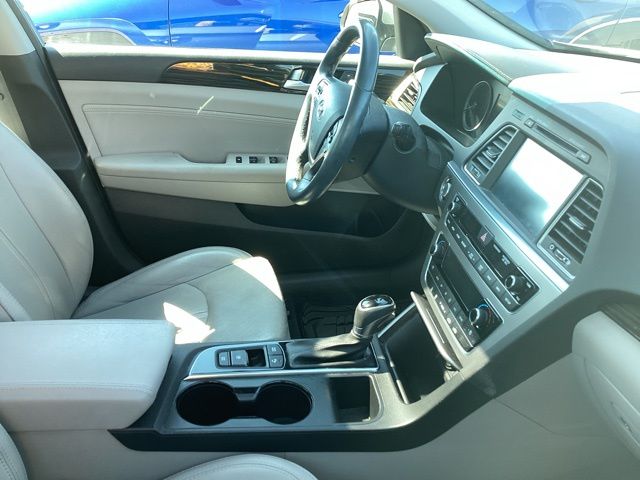 2017 Hyundai Sonata Limited photo 17